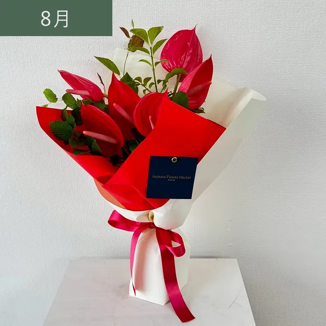 8月