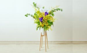 【全国配送OK】お祝いに華を添える、新しいスタイルの「ヒノキスタンド花」